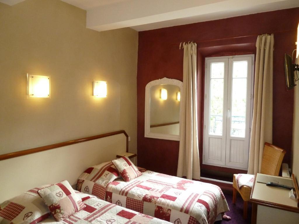 Logis Hotel Restaurant La Farigoule Sainte-Cécile-les-Vignes Quarto foto